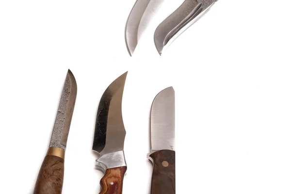 Охотничьи Ножи Белом Фоне Сезон Охоты Ножи Резки Мяса Холодная — стоковое фото