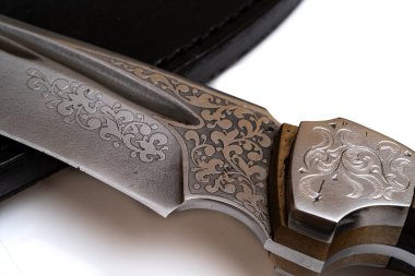 Şam çeliği desenli bir arka plan. Damascusknife dokusunun makro görüntüsü. Orijinal desenli Şam çeliği. Şam çelik deseni.