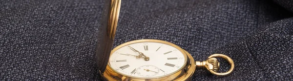 Золотые Карманные Часы Фоне Мужского Suit Retro Стиль Винтажная Мода — стоковое фото