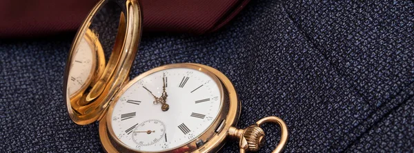 Relógio Bolso Dourado Fundo Estilo Suit Retro Homem Moda Vintage — Fotografia de Stock