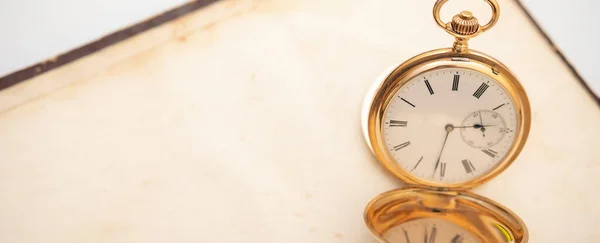 Reloj Bolsillo Oro Vintage Longines Aislados Sobre Fondo Blanco Reloj — Foto de Stock