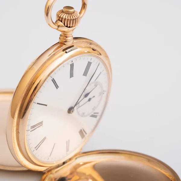 Reloj Bolsillo Oro Vintage Longines Aislados Sobre Fondo Blanco Reloj —  Fotos de Stock