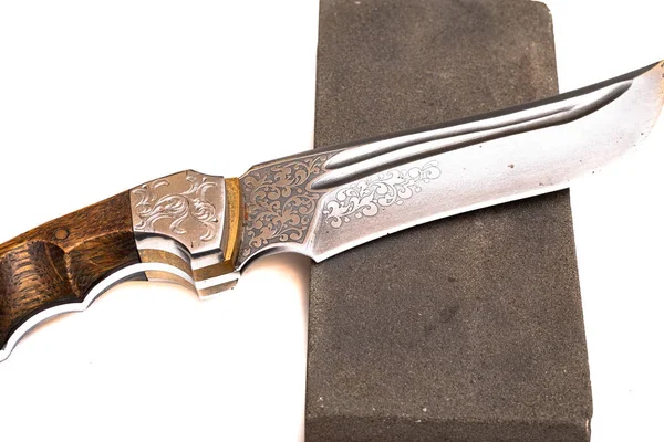 Ostrzenie Noża Nóż Białym Tle Kamieniem Ściernym Koncepcja Pracy Mistrza — Zdjęcie stockowe