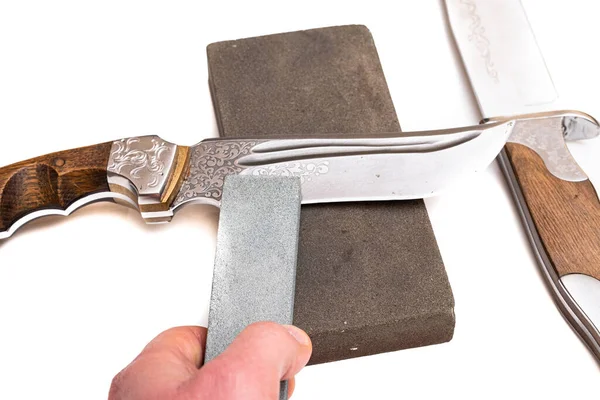 Ostrzenie Noża Nóż Białym Tle Kamieniem Ściernym Koncepcja Pracy Mistrza — Zdjęcie stockowe