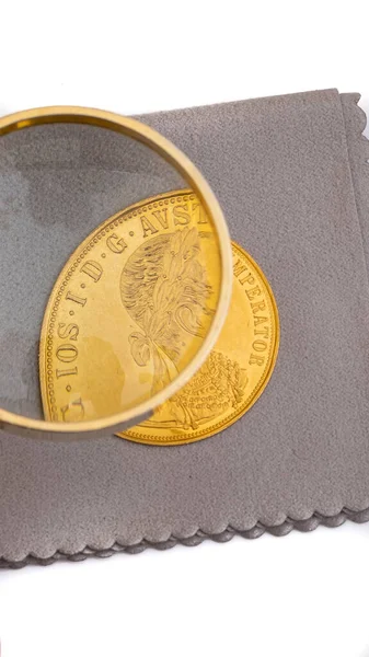Δουκάτα 1915 Αυστροουγγαρία Χύμα Δουκάτων Χρυσά Νομίσματα Φράγκο Ίος Παλιά — Φωτογραφία Αρχείου