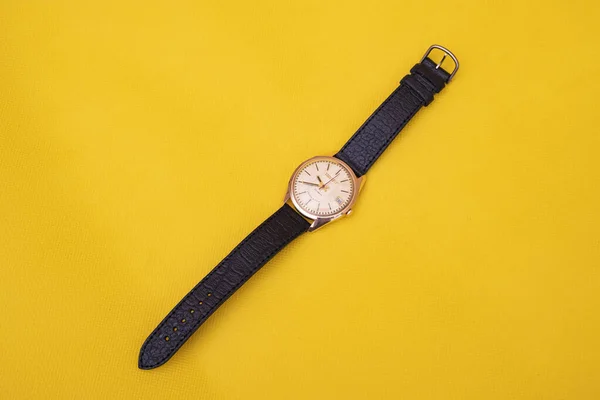 2023 Lemberg Ukrainegoldene Armbanduhr Auf Buntem Hintergrund Vintage Uhr Aus — Stockfoto