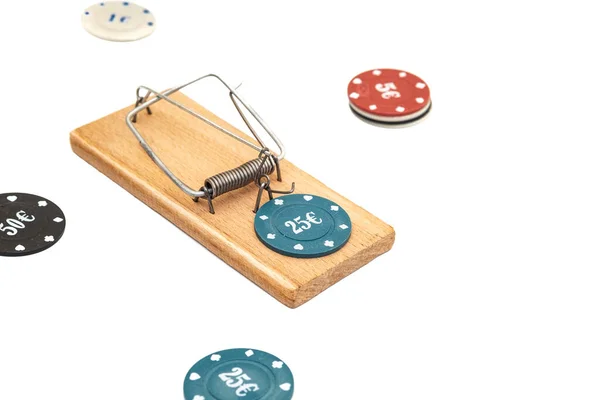 Isolado Mousetrap Com Uma Poker Chip Como Isca Conceito Dependência — Fotografia de Stock