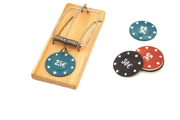 Odizolowana Pułapka Myszy Poker Chipem Jako Przynętą Koncepcja Uzależnienia Hazardu — Zdjęcie stockowe