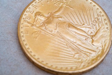 Avusturyalı dört düka Amerikan doları. Yatırım paralarına yatırım. Altın satın alma kavramı. altına yatırım.