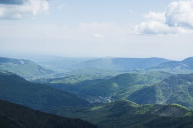 Karpatlar 'ın Ukrayna' daki dağ manzarası, seyahat ve sağlıklı yaşam tarzı.