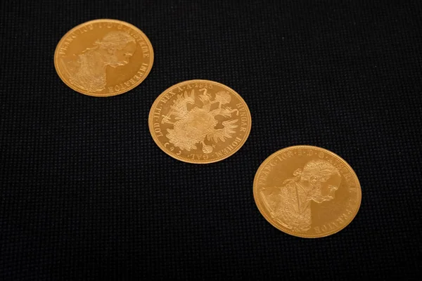 Österreichische Vier Dukaten Auf Dollar Investitionen Anlagemünzen Das Konzept Des — Stockfoto