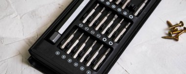 Tornavida elektronik tamir için ayarlandı. Yüksek alaşımlı çelik tornavidaların makro görüntüsü