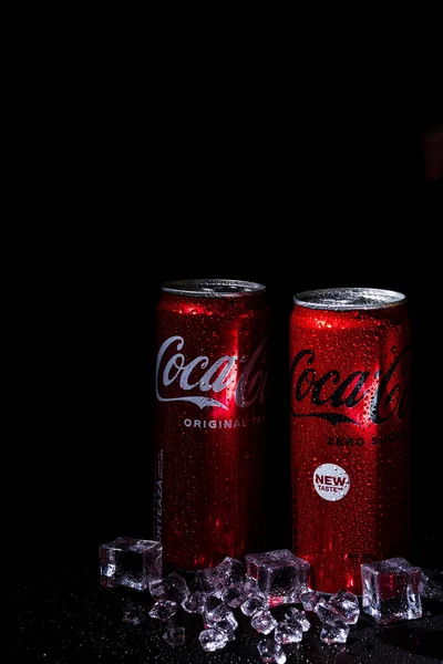 Lvov Här Ukraina 2023 Kan Coca Cola Svart Bakgrund Med — Stockfoto