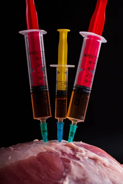 Injection Syringe Raw Meat Dark Background Conceptual Illustration Hormones Antibiotics — Stock Photo, Image
