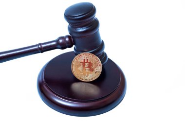 Yargıç tokmağı ve Bitcoin parası. Yasadışı döviz dolaşımı kavramı.
