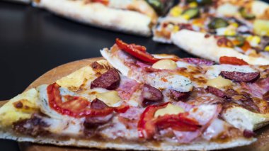 09/16/2023 Lviv. Ukrayna. Domino pizzası. En lezzetli ve en kaliteli pita..