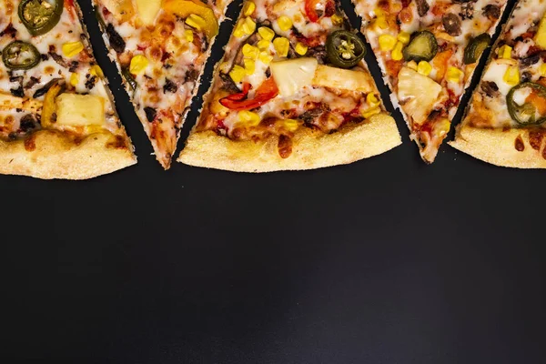 09/16/2023 Lviv. Ukrayna. Domino pizzası. En lezzetli ve en kaliteli pita..