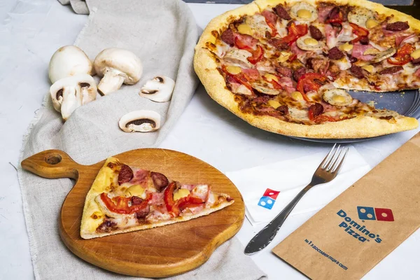 2023 Lviv Ukraine Domino Pizza Pita Délicieuse Haute Qualité Images De Stock Libres De Droits