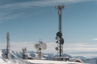 gsm yayını için telekom 4g mobil istasyon kuleleri