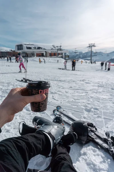 Ski Person Drink Latte Cappuccino Winter Mountain — Stock Photo, Image