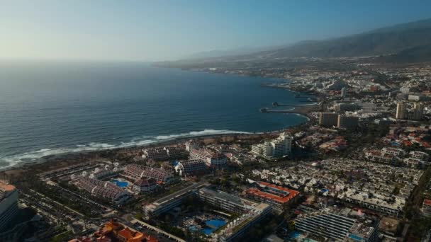 Wybrzeże Oceanu Hotelami Plażą Los Cristianos Las Americas Teneryfa Wyspy — Wideo stockowe