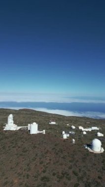 Teleskopları dağlarda, Tenerife 'de, Kanarya' da olan Astrofizik Teide Uzay Araştırma Gözlemevi. Yüksek kalite fotoğraf