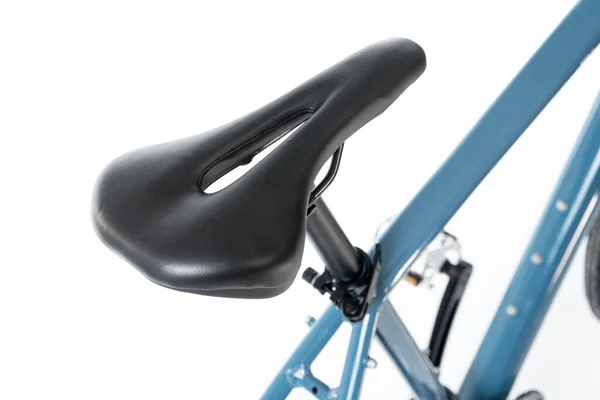 现代运动自行车座椅或鞍部与白色背景隔离 高质量的照片 — 图库照片