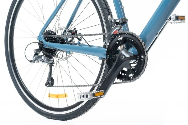 自行车后轮与齿轮和链条隔离在白色背景 高质量的照片 — 图库照片