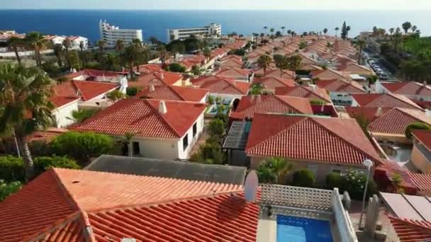 テネリフェ島の高級ヴィラ地区 ホテルやリゾート カナリア島の不動産 Costa Adeje 4Kの空中ドローンビュー — ストック動画