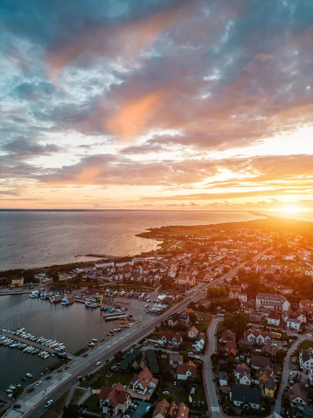 Gyönyörű Naplemente Napfénnyel Jastarnia Városban Lengyelországban Hel Félszigeten Légi Drónra — Stock Fotó