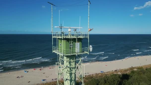 Radar Antenli Sınır Gözlem Kulesi Plajlı Deniz Ayakkabısı Yüksek Kalite — Stok video