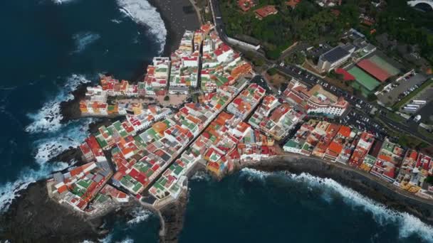 蓝水海岸在舒适的小镇蓬塔布拉瓦 特内里费 加那利岛 空中景观 高质量的4K镜头 — 图库视频影像