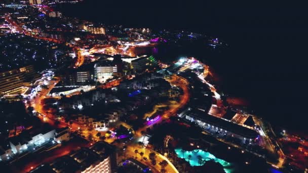 Ciudad Nocturna Edificio Iluminado Hotel Calles Luminosas Costa Adeje Tenerife — Vídeos de Stock