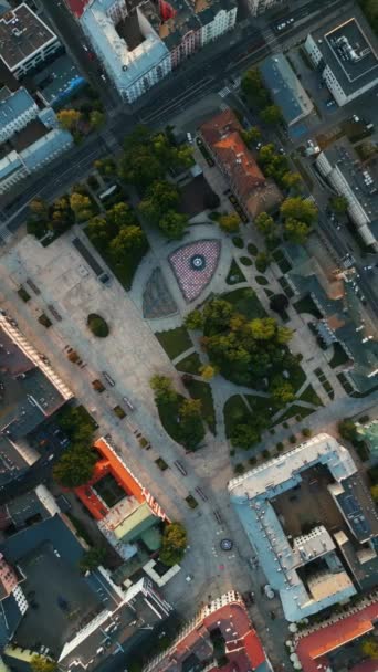 波兰卢布林古城 有舒适的小房子 屋顶五彩缤纷 高质量的无人驾驶飞机4K镜头 — 图库视频影像