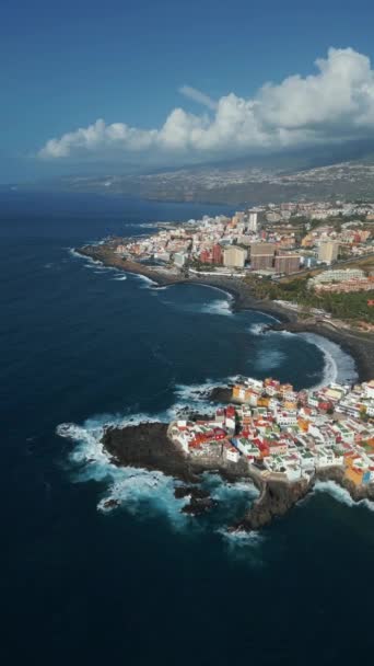 Riva Blu Dell Oceano Piccola Città Accogliente Punta Brava Tenerife — Video Stock