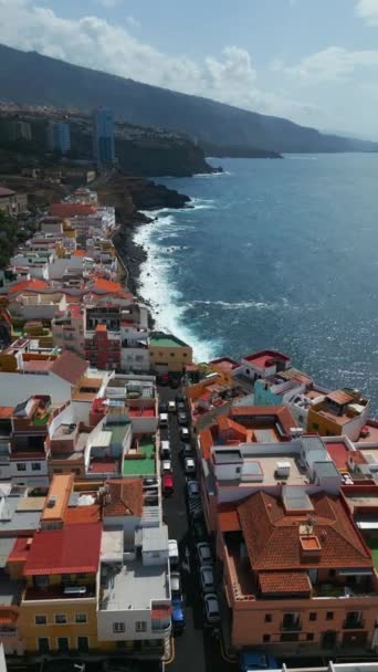 Modrý Oceán Pobřeží Malém Útulném Městečku Punta Brava Tenerife Kanárský — Stock video