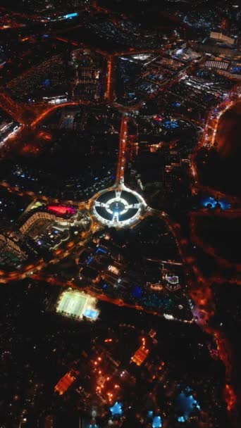 夜市城市景观 灯火通明的街道和道路 现代商业中心 特内里费 加那利岛 Aerial Drone Footage Vertical Format — 图库视频影像