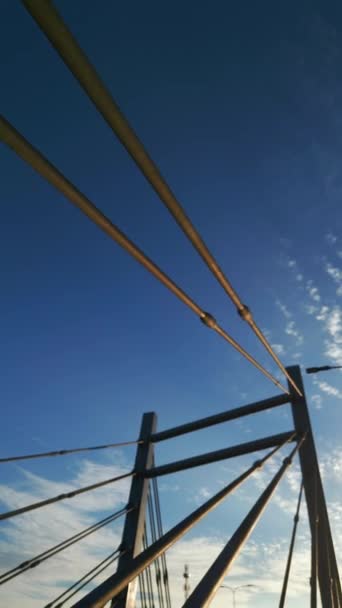 Ponte Cabo Metal Moderno Sobre Rio Bystrzyca Pôr Sol Arquitetura — Vídeo de Stock