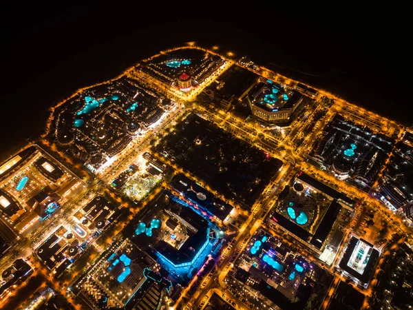 Piękny Widok Lotu Ptaka Oświetlone Nocne Miasto Lub Miasto Brzegu — Zdjęcie stockowe