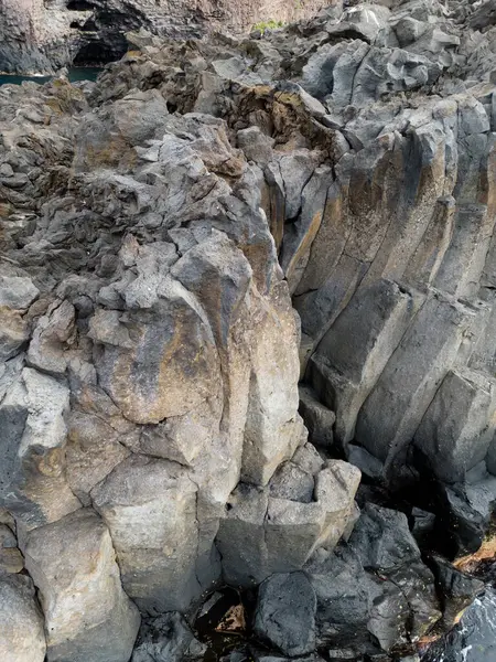 Kayalar Taş Desenler Doğal Gri Uçurum Kayalık Yüzey Yüksek Kalite — Stok fotoğraf