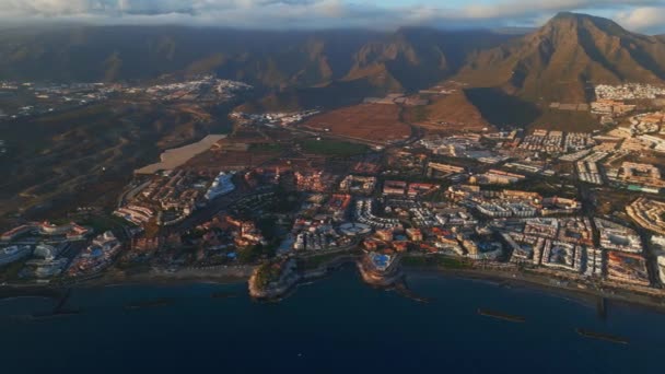 Costa Oceânica Com Água Azul Praia Hotéis Tenerife Sul Ilha — Vídeo de Stock