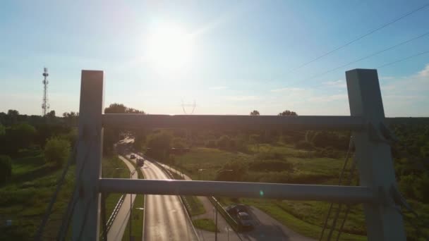 Nowoczesny Metalowy Most Kablowy Nad Rzeką Bystrzycą Zachodzie Słońca Współczesna — Wideo stockowe