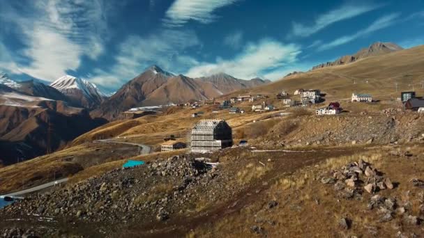 Belas Montanhas Desfiladeiro Montanha Caucasiana Vista Drone Aéreo Gudauri Imagens — Vídeo de Stock