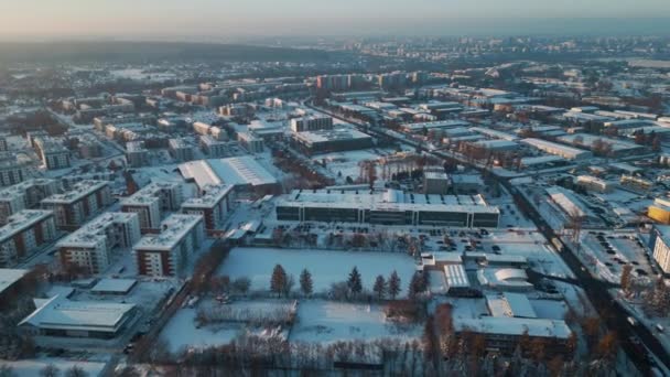 Сонячна Зима Над Арктичним Містом Захід Сонця Сніг Європейському Міському — стокове відео