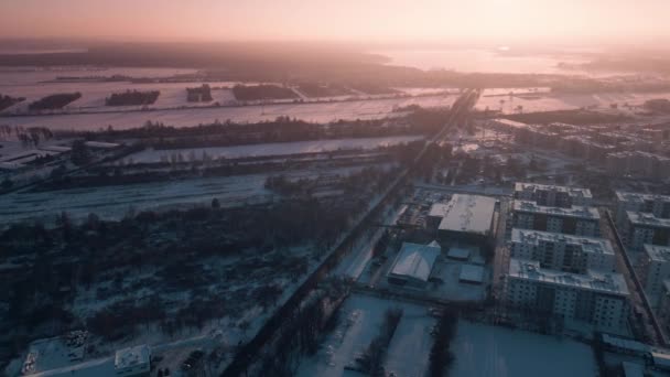 Zonnige Winter Arctische Stad Zonsondergang Sneeuw Europese Stad Buitenwijk Residentiële — Stockvideo