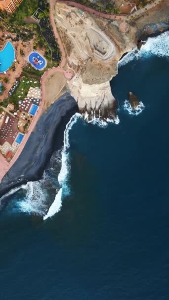 Розкішні Готелі Курорти Узбережжя Океану Блакитною Водою Тенеріфе Канарським Островом — стокове відео