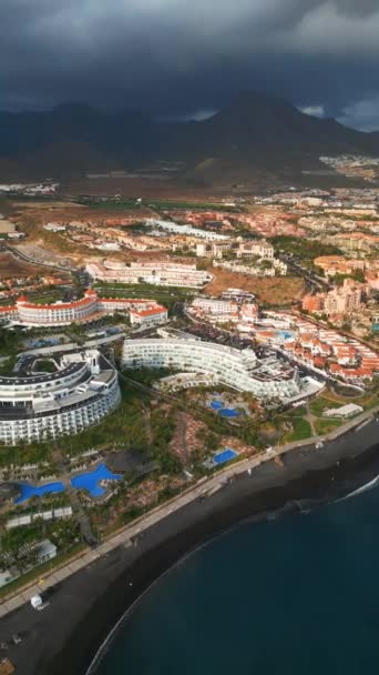 Luksusowe Hotele Kurorty Linii Brzegowej Oceanu Błękitną Wodą Teneryfa Wyspy — Wideo stockowe