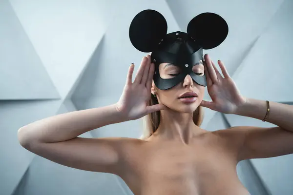 Σέξι Γυναίκα Μαύρο Παιχνίδι Ρόλων Mouse Mask Γυναίκα Kinky Δερμάτινο Royalty Free Φωτογραφίες Αρχείου