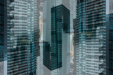 Simetri ve aynalı geometri deseni, yansıyan gökdelenler ve modern binalar soyut arka plan, çizgiler ve tünel fütüristik teknoloji kavramı. Yüksek kalite fotoğraf