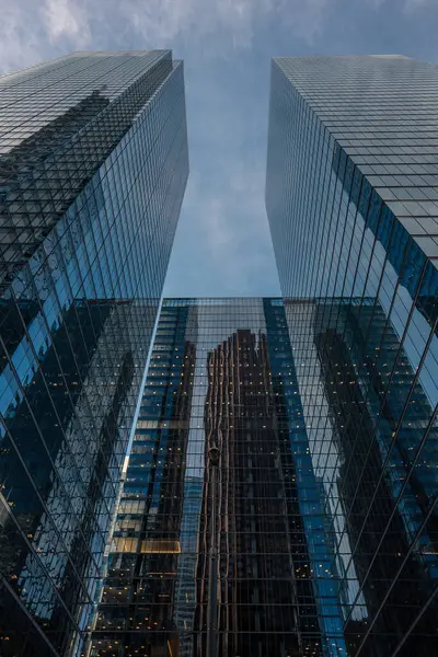 Arranha Céus Altos Edifícios Olhando Para Cima Perspectiva Arquitetura Moderna Imagens De Bancos De Imagens